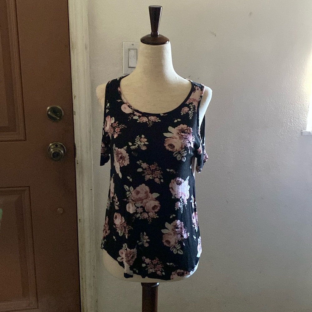 Pastel💞Pink Floral 🕋Black Draped Top